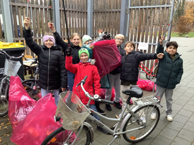 Ein Radiator, vier Fahrräder und ganz viel Verpackungsmüll