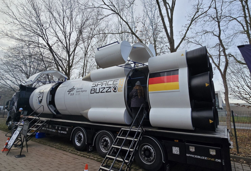 Zur Schult&uuml;r hinaus und ab ins Weltall