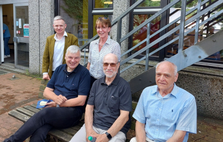 160 Ehemalige nehmen Abschied vom Gymnasium - Förderverein bittet um Spenden für Gestaltung des neuen Schulkomplexes